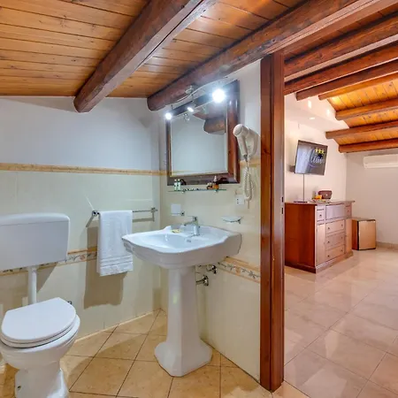 Aliai Hotel 3*