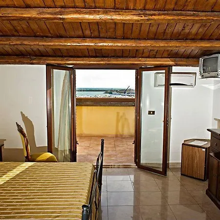 Aliai Hotel 3*